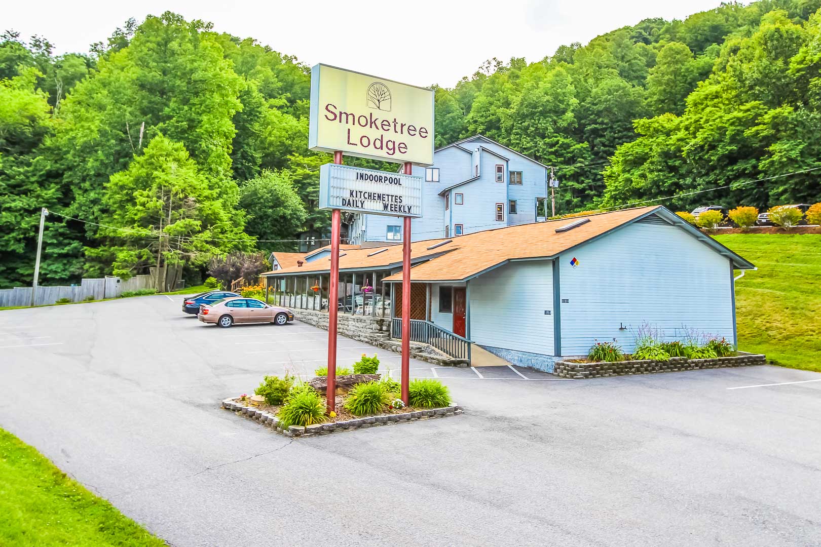 Outside view of VRI's Smoketree Lodge in North Carolina.